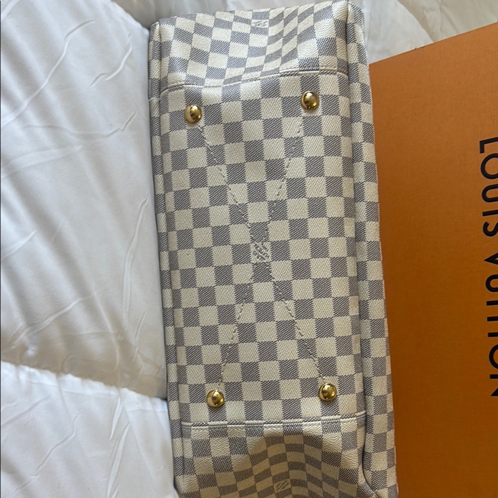 Louis Vuitton MM artsy in great condition handle has a small dent - Picture 6 of 15